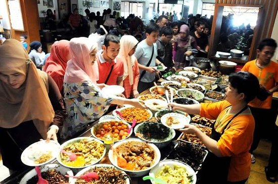 Rasakan Kelezatan Sederhana di Wk.Lesehan Bokis: Tempat Makan Favorit Warga Cilacap